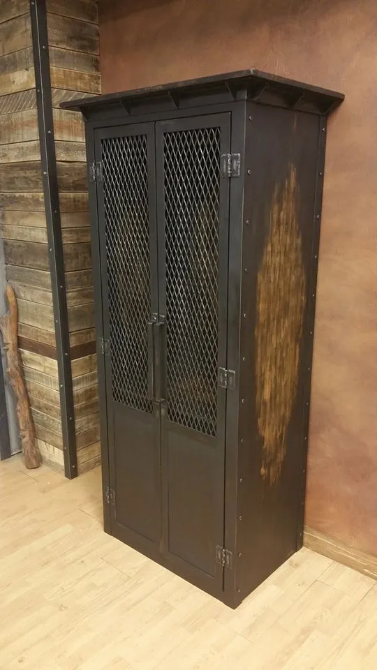 #047 - Club Locker "The Kent"