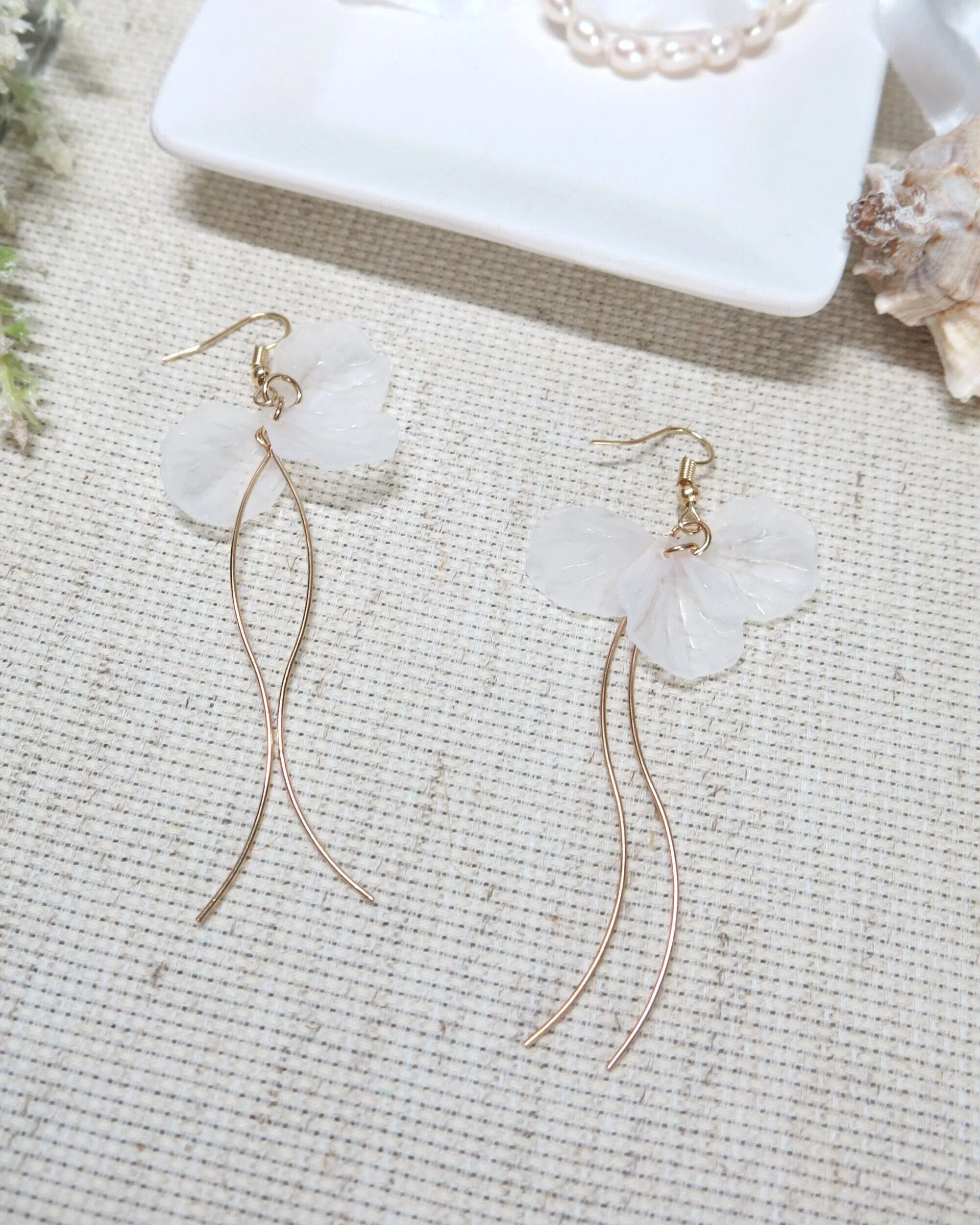 Floral Petals Dangle Earrings, Wedding Dainty Style Earrings, White Flower Bridal Earrings, Bridesmaid Flower Earrings