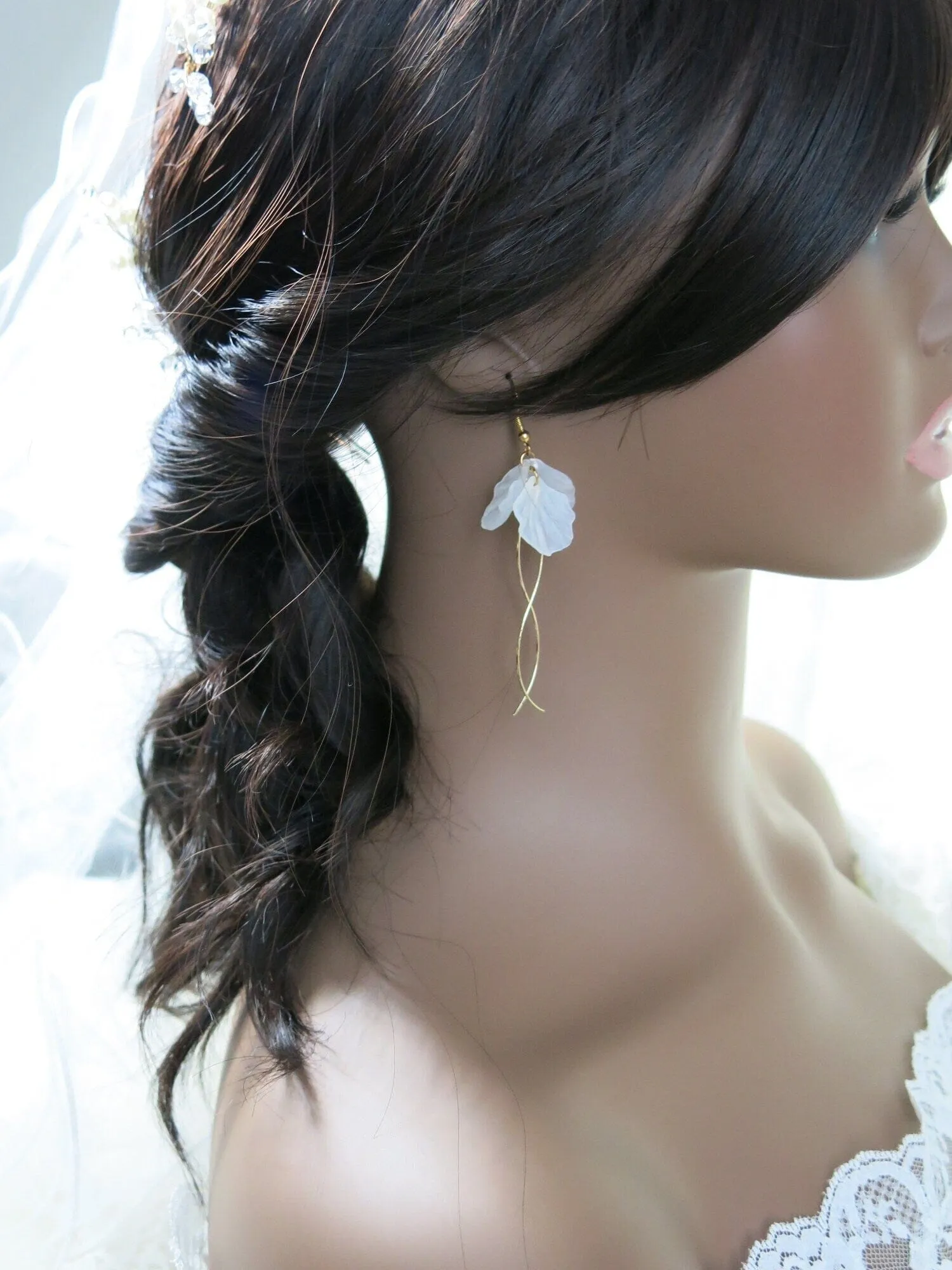 Floral Petals Dangle Earrings, Wedding Dainty Style Earrings, White Flower Bridal Earrings, Bridesmaid Flower Earrings