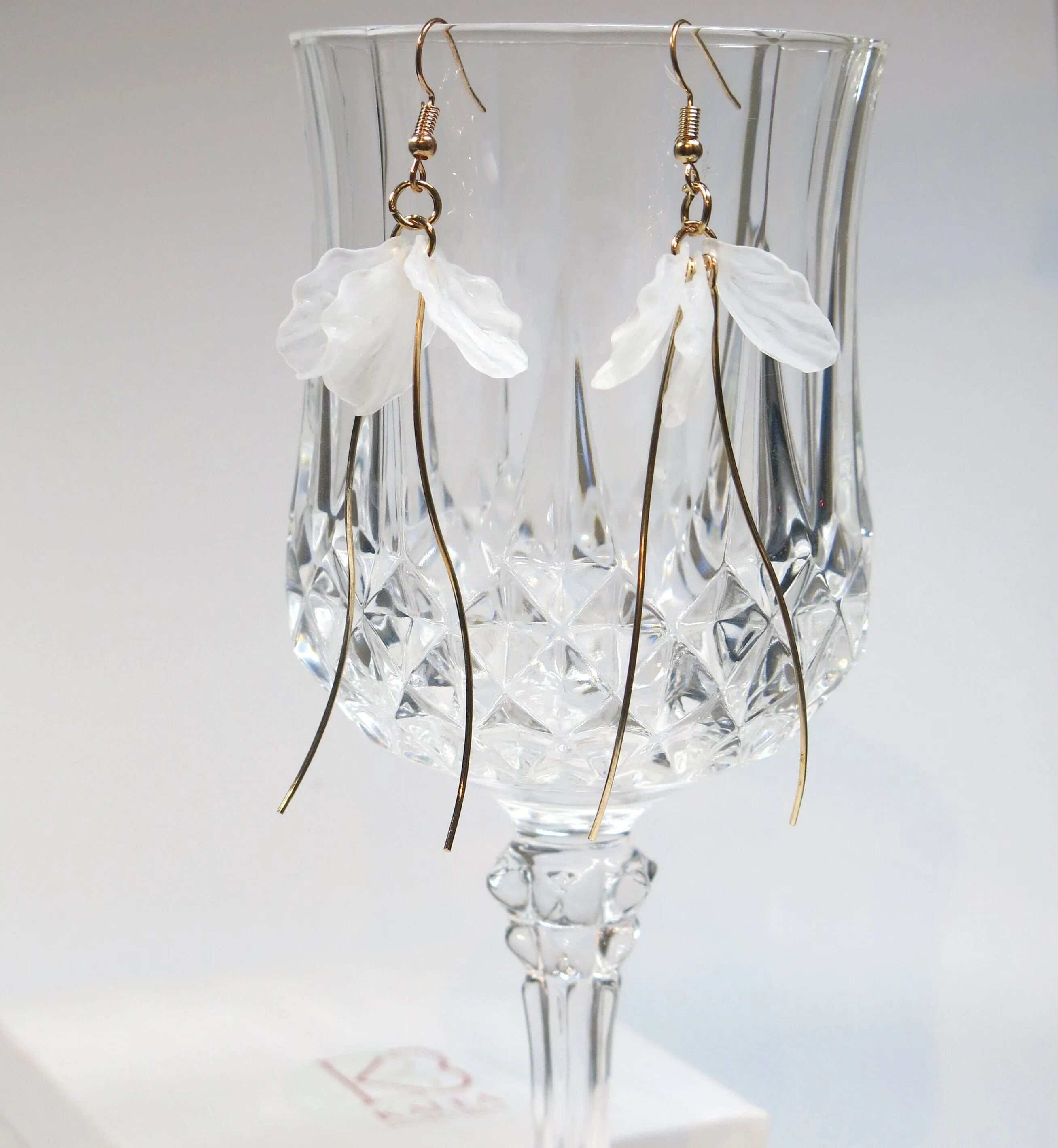 Floral Petals Dangle Earrings, Wedding Dainty Style Earrings, White Flower Bridal Earrings, Bridesmaid Flower Earrings